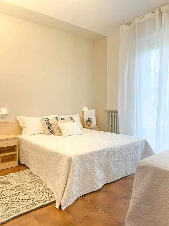 Americana Beach House 리미니 3*,