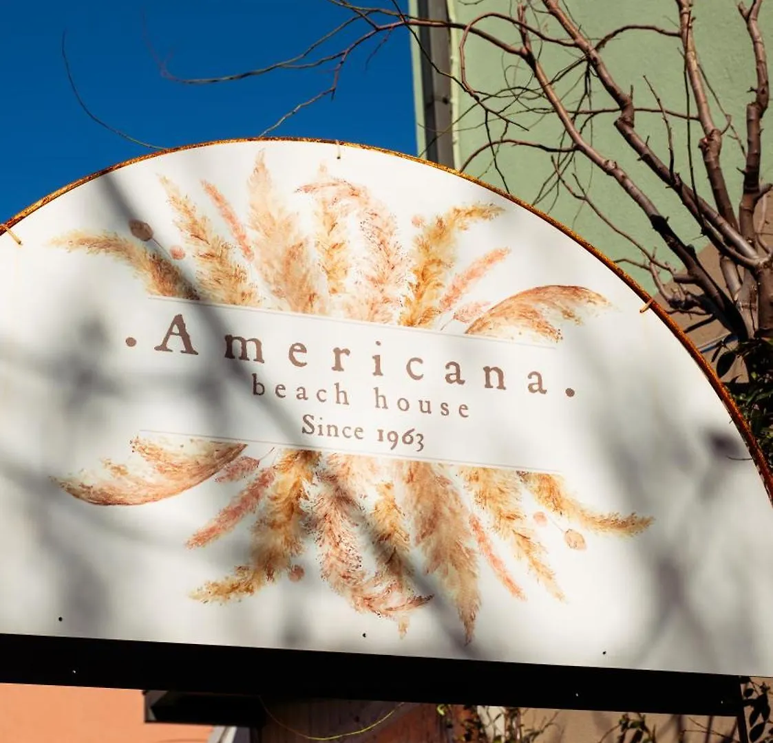 *** Couette-café Americana Beach House Rimini Italie